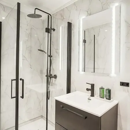 Modern Entire In Center 306 Apartman *